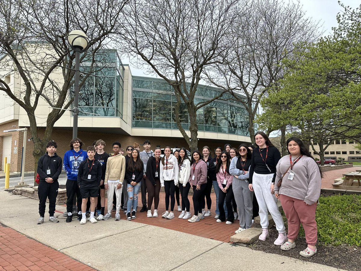 Had a chance to accompany @SofiaGeorgelos to the Oak Lawn Public Library today for #OLHMServes. The annual service learning day for our middle school students is such a valuable experience that connects kids with community! #d123