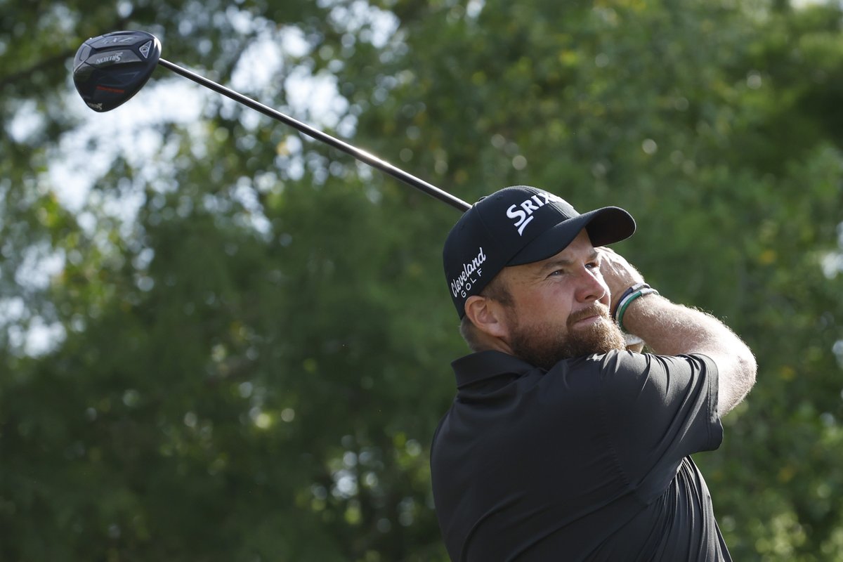 Flushing fairways through round two and tied on top of the pack. @ShaneLowryGolf | #TeamSrixon