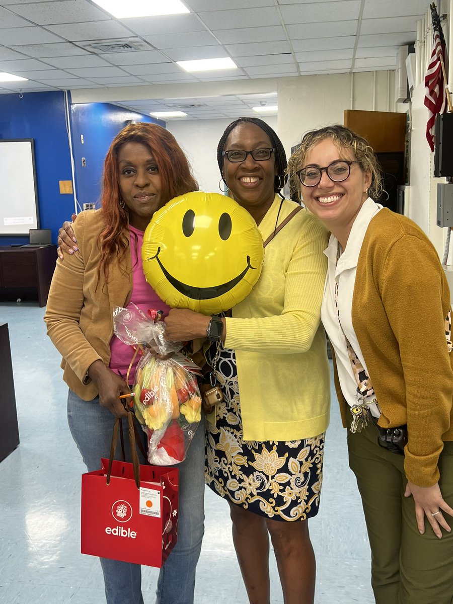 GJAMSMustangs's tweet photo. At GJAMS we are so grateful for our administrative professionals! 👏👏 https://t.co/fPaYr4FNMA
