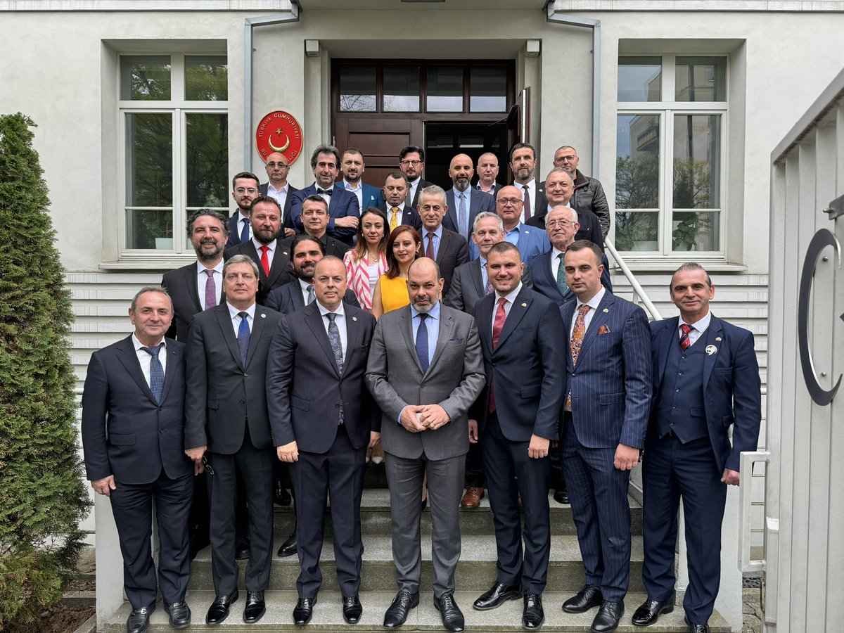 ferdunsen's tweet photo. BALKANTÜRKSİAD’ın Polonya Programı’nın birinci gününde; 

📌İkinci durağımız, T.C. Varşova Büyükelçisi Sayın Rauf Alp Denktaş’ı ziyaret ettik. Nazik misafirperverliğinden dolayı Sn.Büyükelçimize teşekkür ederiz. https://t.co/Av3aoH9soQ