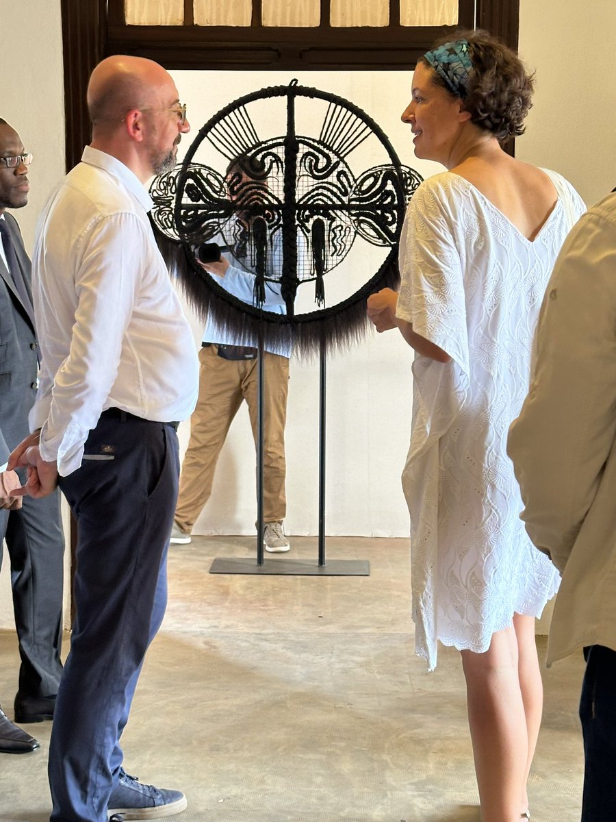 Très heureuse d’avoir rencontré @CharlesMichel à l’occasion de sa visite officielle au Bénin et de son passage au Musée de #Ouidah accompagné du Ministre @shegunbakari ! Quel plaisir de vous avoir fait découvrir l’exposition « Une Archive du Présent » #team229 #wasexo