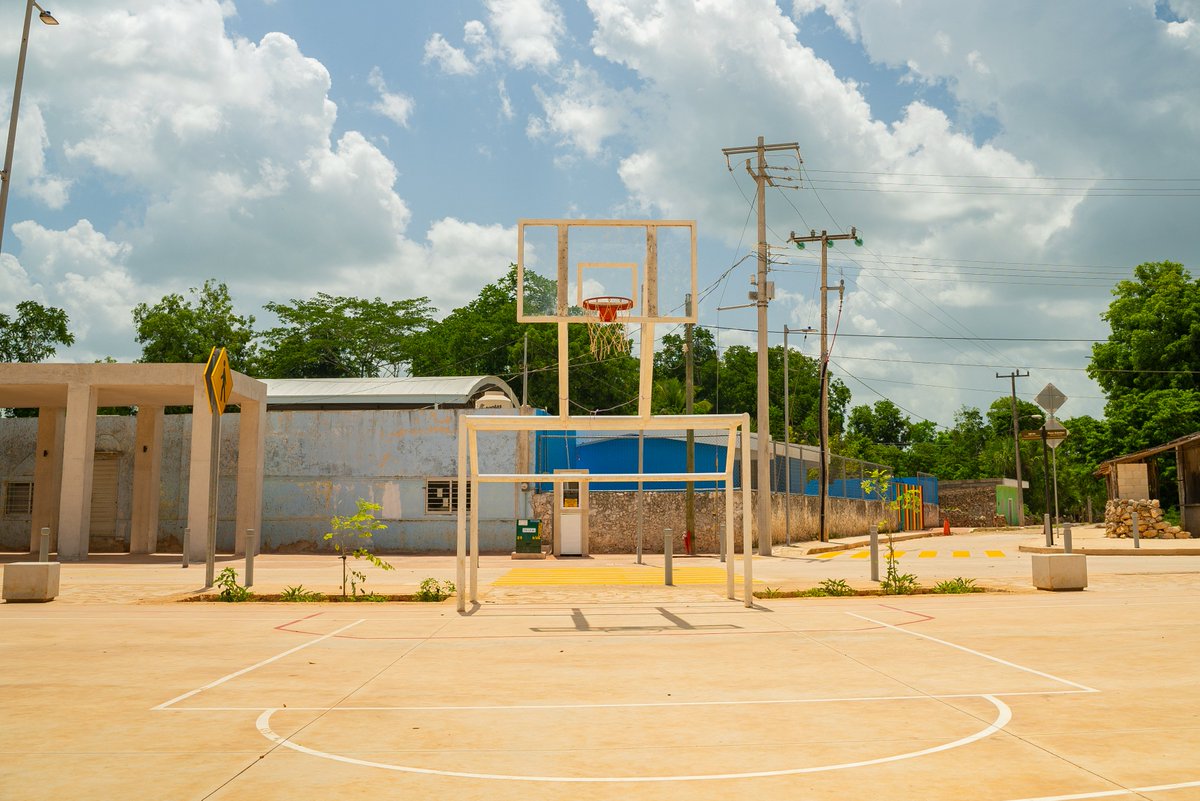 Si aún no conoces Chemax, #Yucatán, ¡no esperes más! Visita Sisbichén, una pequeña y tranquila localidad que te encantará. Aquí fotos de su plaza central👇