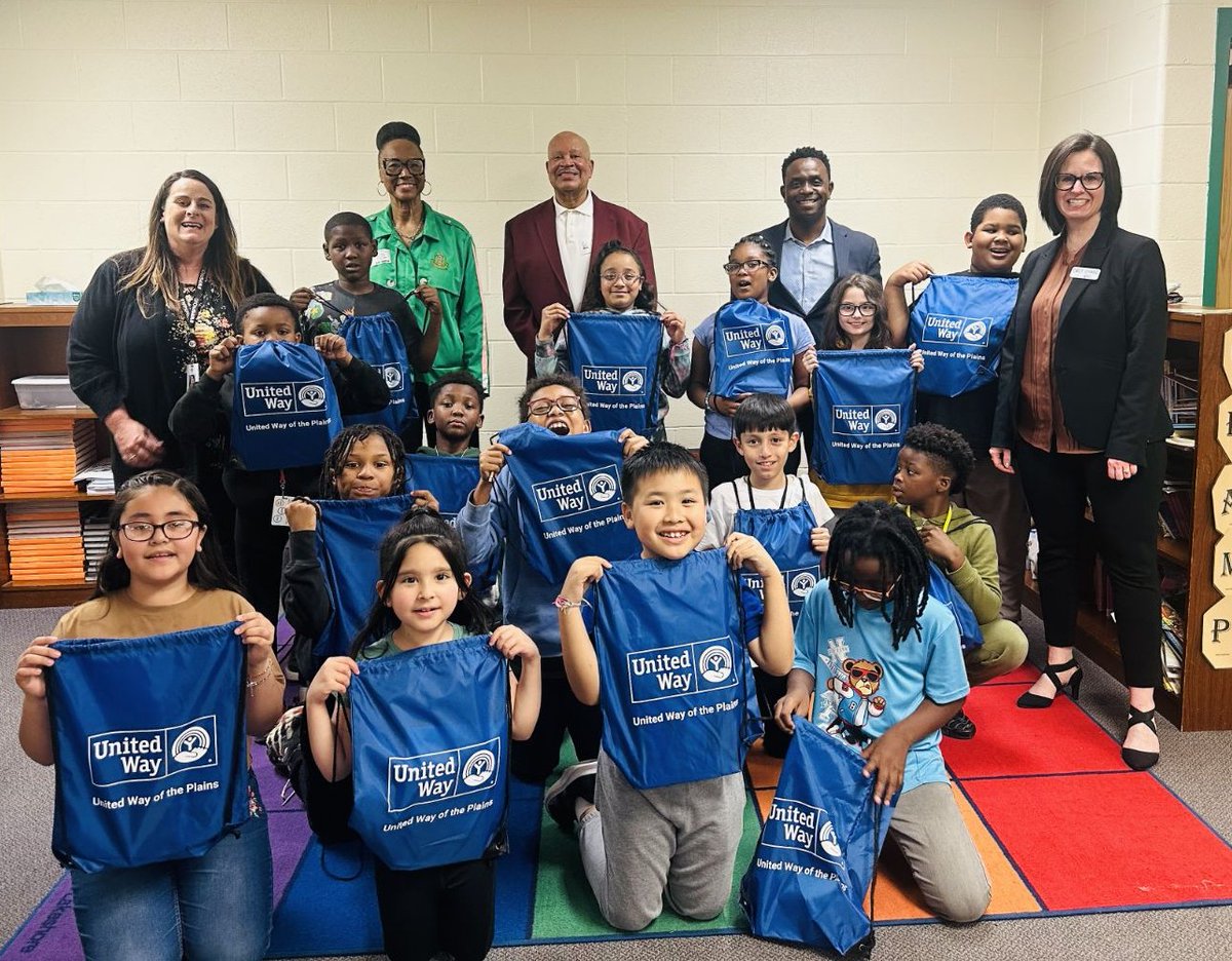 A deeply impactful day. After funds were raised for #coachingforliteracy in Feb, I joined the @unitedwayplains & #WichitaStateUniversity in distributing books & reading to students at schools in the neighborhoods surrounding the University. 👏🏾👏🏾👏🏾