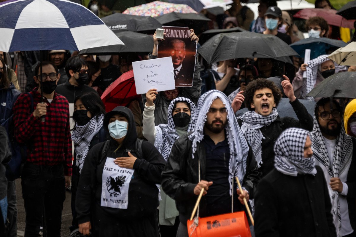 “We have been trying to build student power at the school to try to hold the institution accountable.' Hundreds join pro-Palestinian protests at Chicago universities, colleges as Northwestern encampment grows chicago.suntimes.com/israel-hamas-w… by @isabeldfunk @_ViMiller & @SophiePSherry