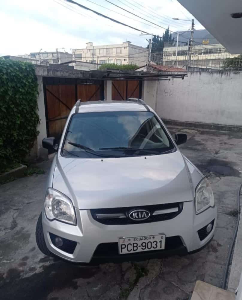 Amigos, PIDO SU AYUDA! 

Ha sido robado en el sector del Inca, en Quito, este vehículo, propiedad del buen amigo Vinicio Ormaza, por favor, si llegan a ver el auto, escribir o llamar a este número 0992527255

Gracias de antemano!