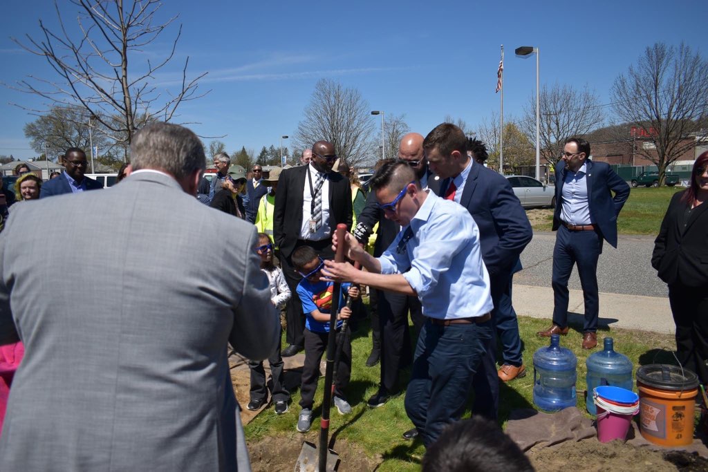 It was a beautiful day to plant trees! Today, I joined @MassGovernor, Mayor John Vieau, members of the Western Mass delegation, elected officials, and students from Gen. John J Stefanik Elementary School in Chicopee to plant trees to celebrate Arbor Day. Happy Arbor Day to all!