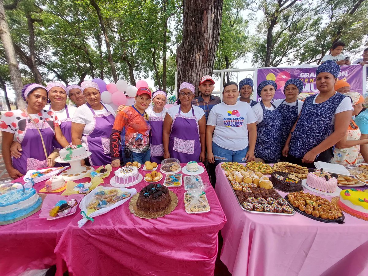 #Portuguesa Este viernes, más de 100 mujeres de Agua Blanca, realizaron su cierre de la unidad curricular Repostería y Pastelería, del perfil productivo Pastelero, enmarcado en la Gran Misión Venezuela Mujer #RealityShowFactorM