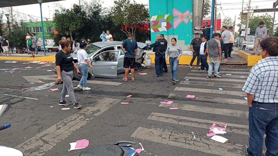 SALE CON POLISH….

Se registra un choque entre una patrulla de @SSC_CDMX y un vehículo particular en Congreso de la Unión y Victoria, colonia #Bondojito, servicios de emergencias al lugar.