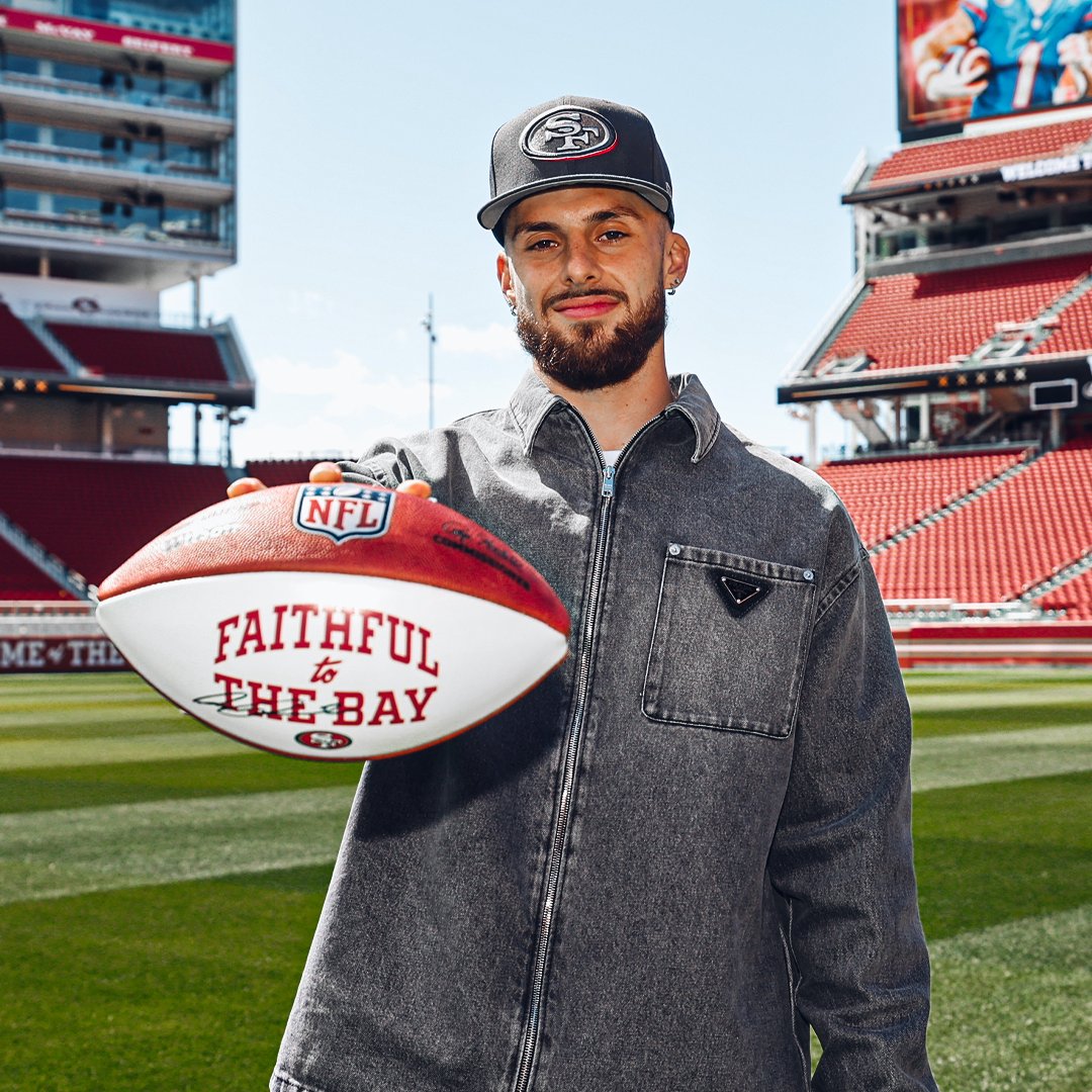 RT for the chance to win a football signed by the newest member of the #49ers 🏈 No purchase necessary. Rules: 49rs.co/44eaL7L.