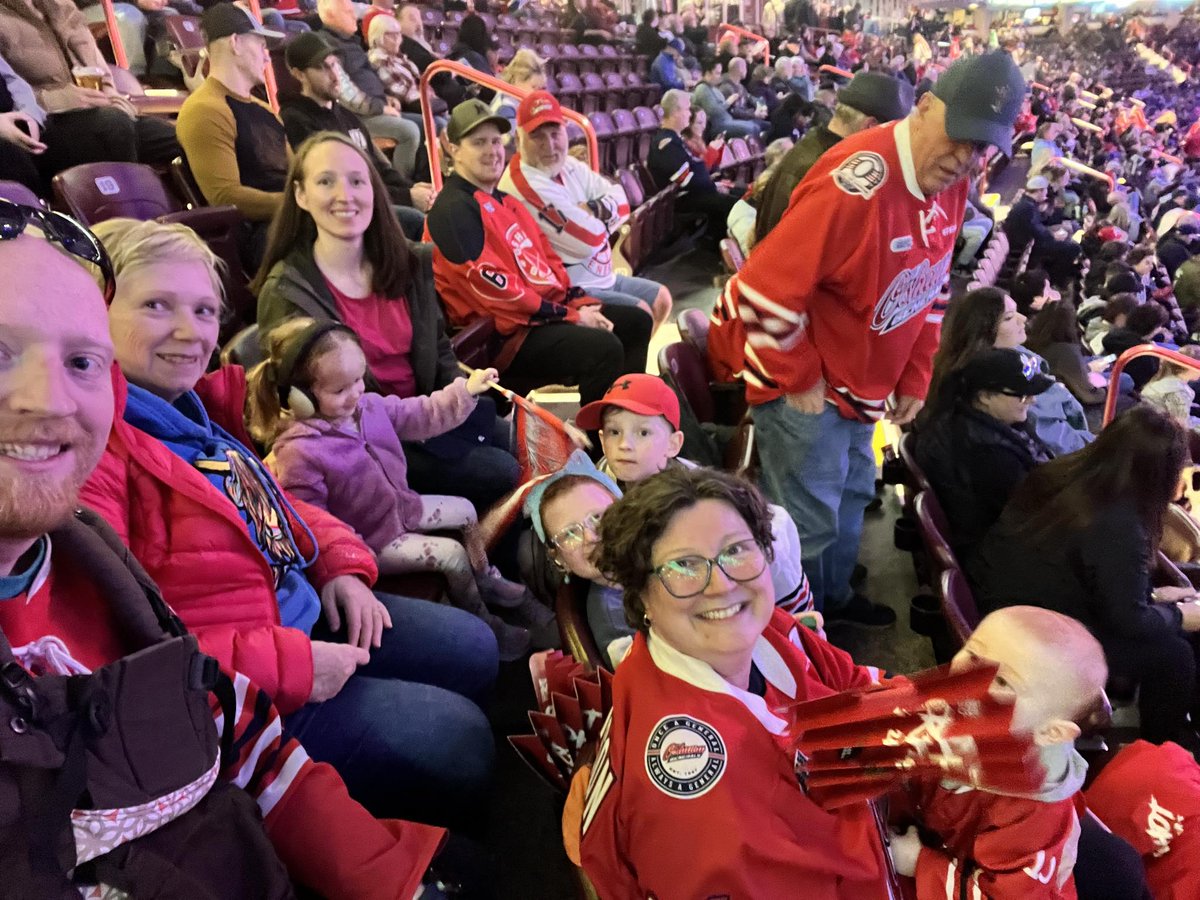 MDarkwing's tweet photo. Full family at game 1 of round 3. Go gens go. @Oshawa_Generals section 101 row 10 seats 20, 19, 17, 16, 15, 14. Row 9 seats 16, 15 and 14. #selfieinyourseat https://t.co/8J700qYwxV