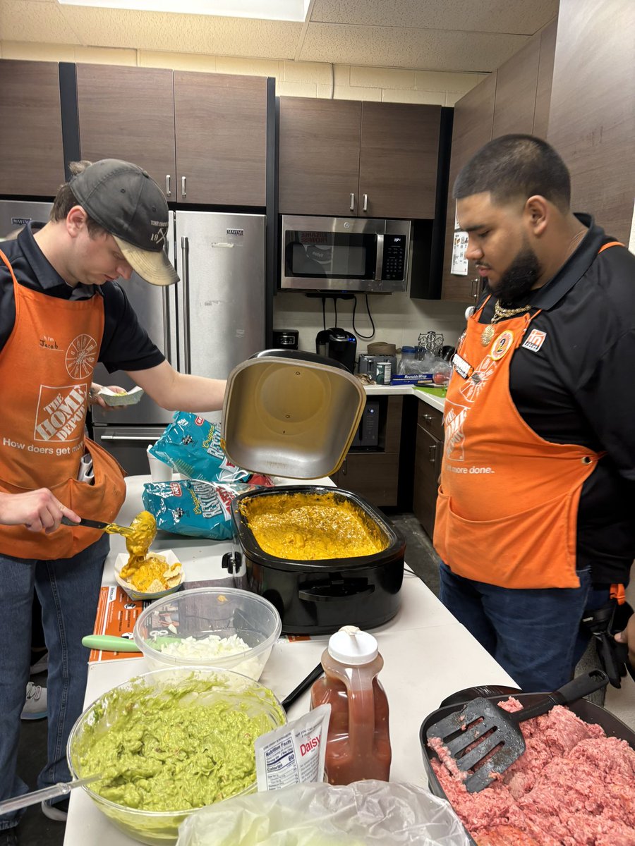 My backup Caroline and I decided to make our associates nachos today. Why? Because why not? 😊 #THD6484 @elizondo_iii @je_raul08 @bluepitt79 @just_jen_81 @ThomasMageeTHD