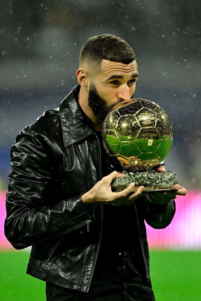The only striker of his generation to win Ballon d'Or.

Monsieur Karim Benzema. 👆