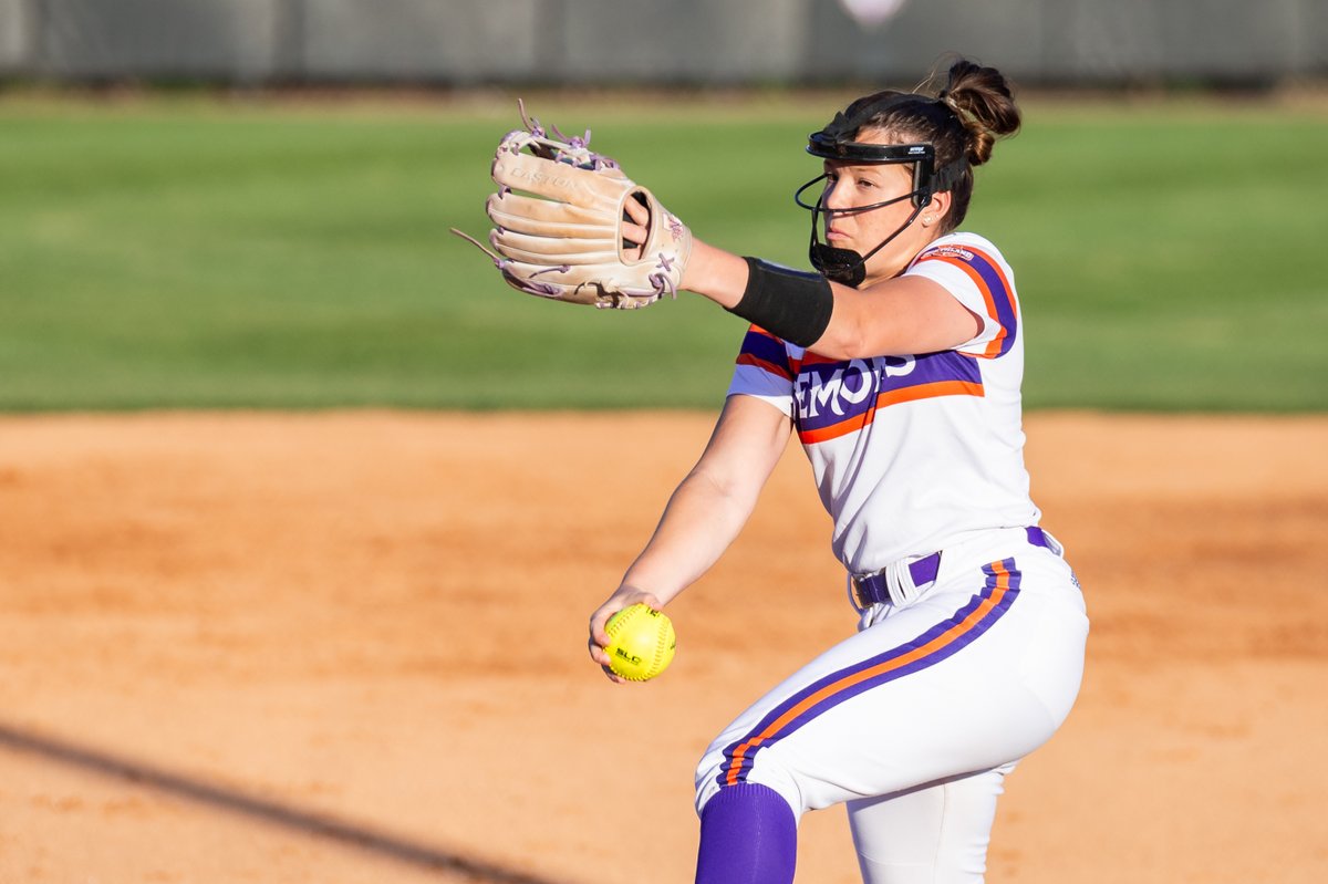 Another milestone for a senior pitcher!!

<a href="/kenzie_seely/">kenz</a> gets her 1⃣0⃣0⃣th K of the season to end the inning!

First time in her career to reach the century mark!

#ForkEm x #AAIT