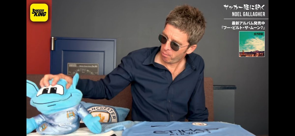 #noelgallagher 🦉💙 p4

Dealing with his blue friend