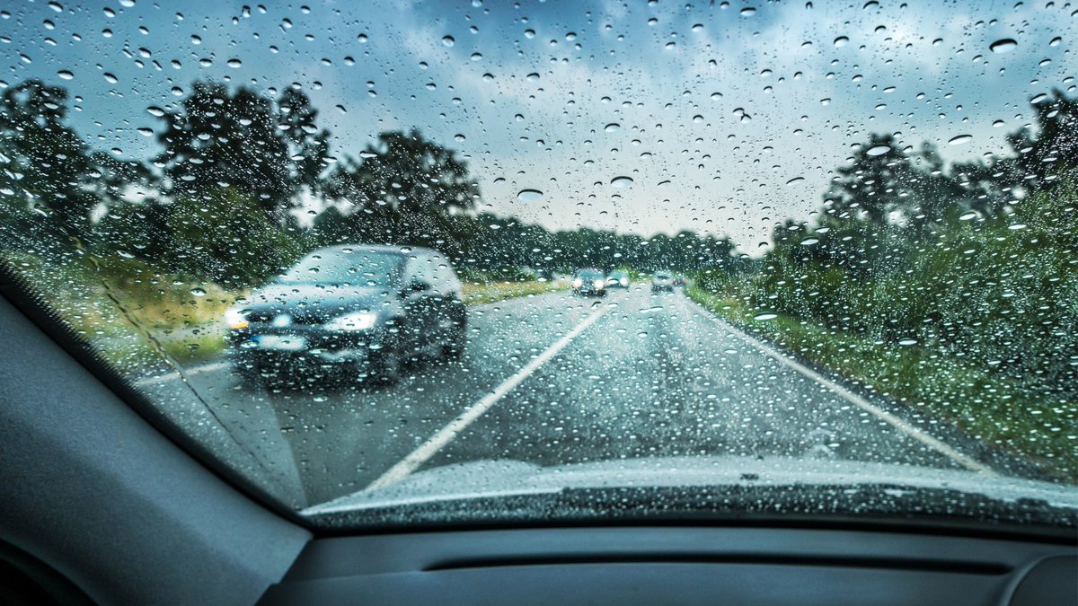 Happy Friday! 💃 Looks like it is going to be rainy weekend, a friendly reminder to drivers to adjust your driving to the road conditions. 🌧️