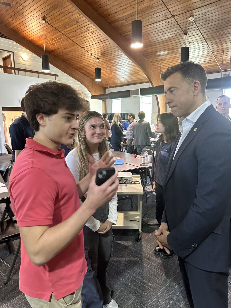 ILSecOfState's tweet image. Had a great time with students at @SenJohnCurran&apos;s Youth Advisory Council Spring Meeting! Witnessing the passion and dedication of our youth leaders was truly inspiring. Keep embracing every opportunity to learn, grow, and make a difference. #ILSOS