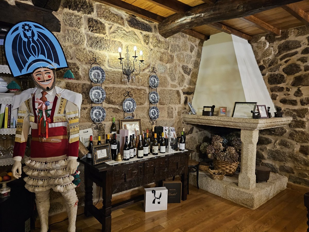 Alojamiento de cine en la Ruta del Vino de Monterrei, O Retiro Do Conde, Vilaza, Ourense. 
#PrimaveradeEnoturismo @Turgalicia @DOMonterrei