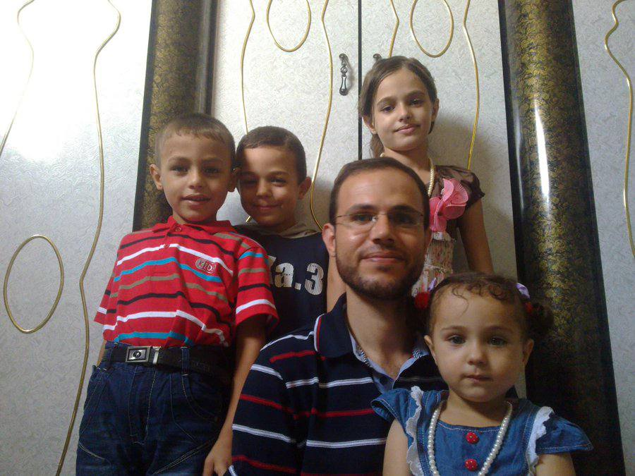 İsrail ordusu Filistinli Profesör Refaat Al-Areer'in büyük kızı Al-Shaimaa'yı kocası ve yeni doğan bebeğiyle birlikte öldürdü.