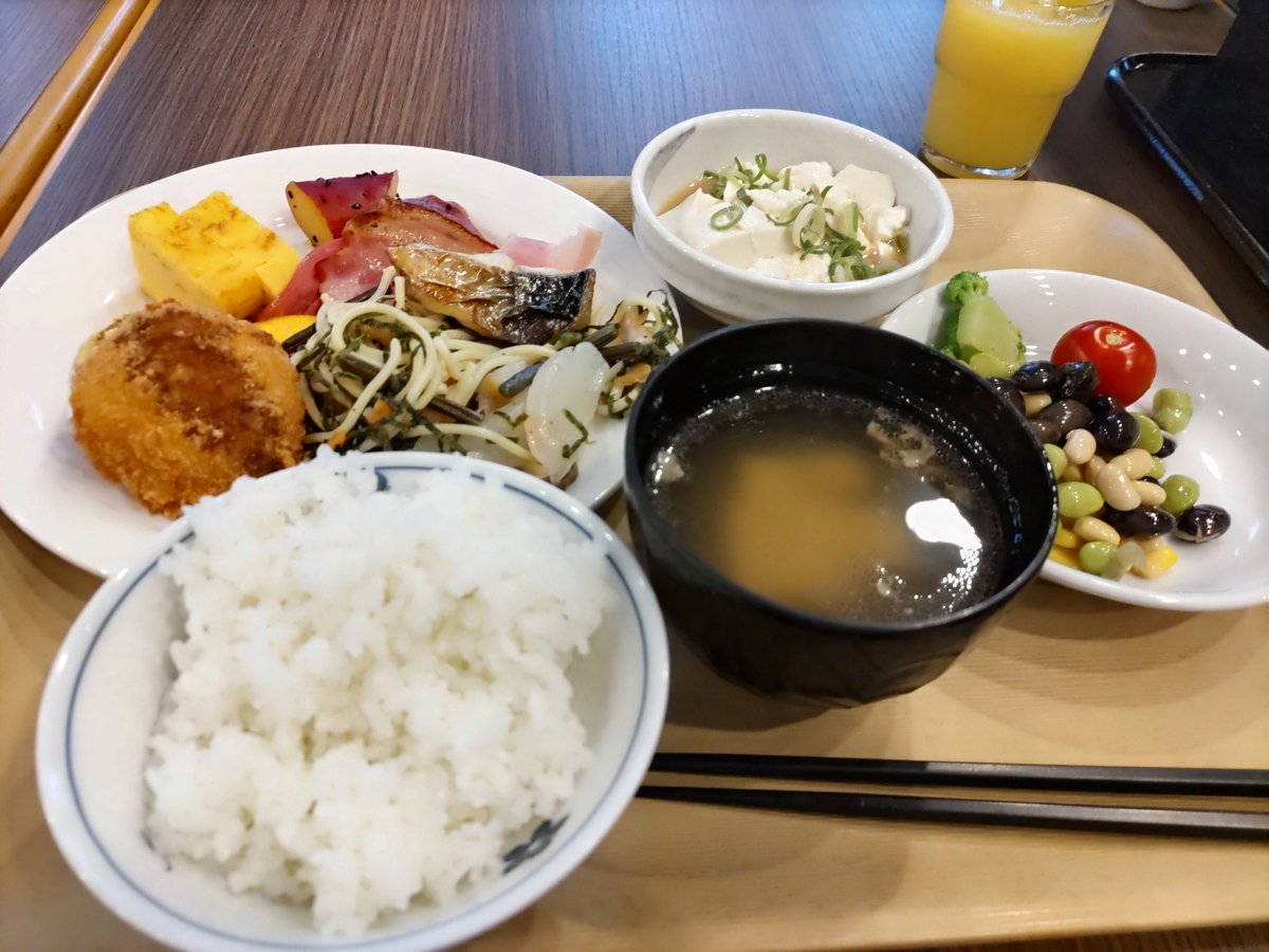 朝から食いすぎ。ルートイン大阪本町にて。