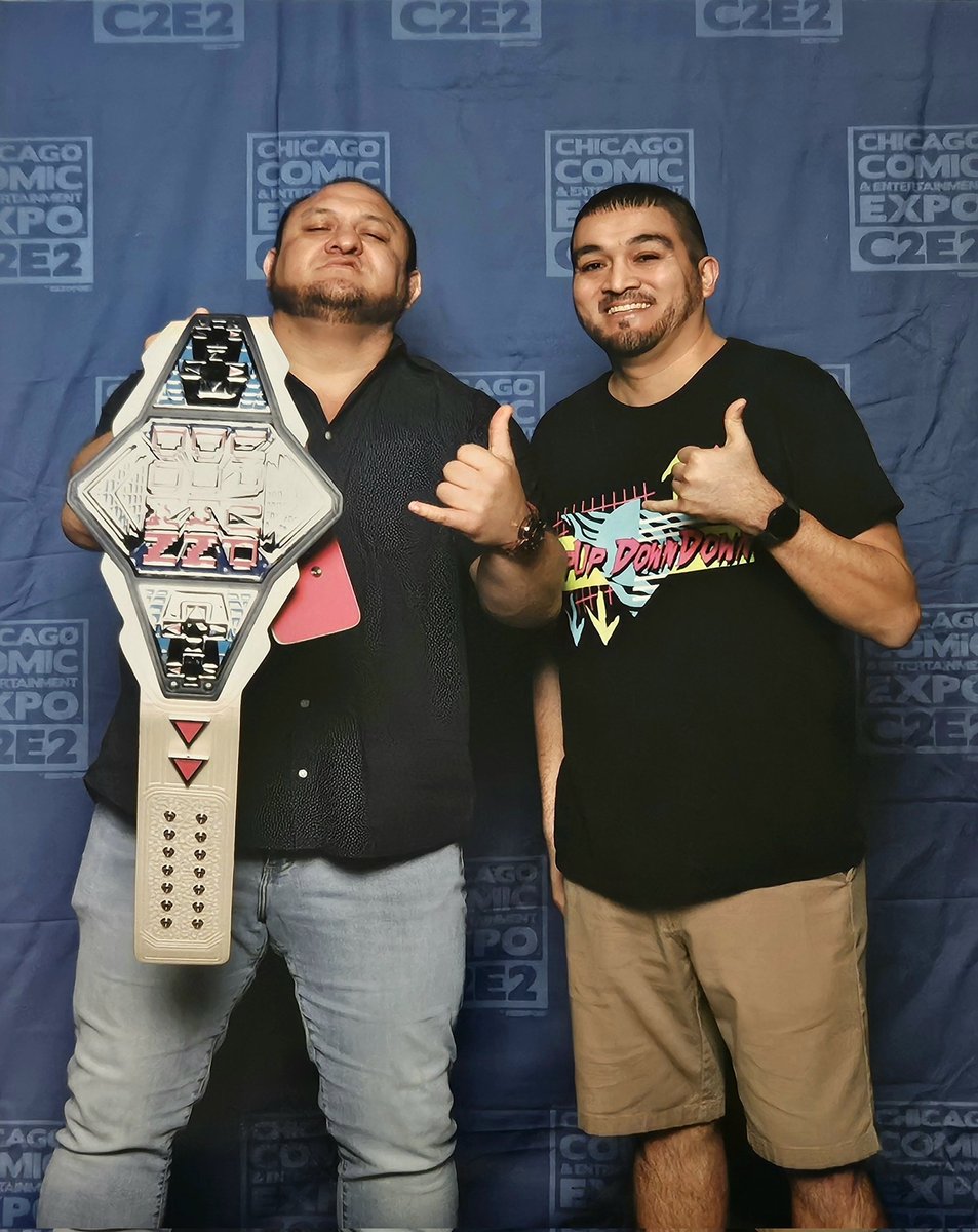 ReyRod84's tweet photo. Finally got to meet The Samoan Submission Machine, The Originator of the Power Game, Mr. Joey Headrocker, @SamoaJoe 🤙🏽 @AustinCreedWins @TrueKofi @WWEBigE @MmmGorgeous @UpUpDwnDwn https://t.co/z14fq6mvIy