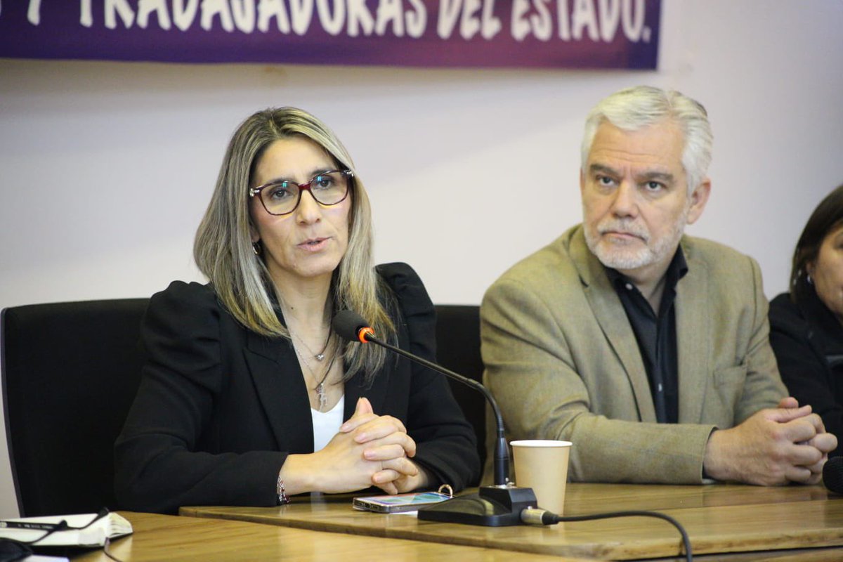 erikaoliverad's tweet photo. Con la ANEF realizamos una charla sobre la Ley Karin, que previene, investiga y sanciona el acoso laboral. Se aproxima la fecha de implementación y hoy la tarea es difundir cómo la ley debe ser abordada desde las distintas instituciones públicas y privadas. #nomasacosolaboral https://t.co/6wKb3p4Yz6