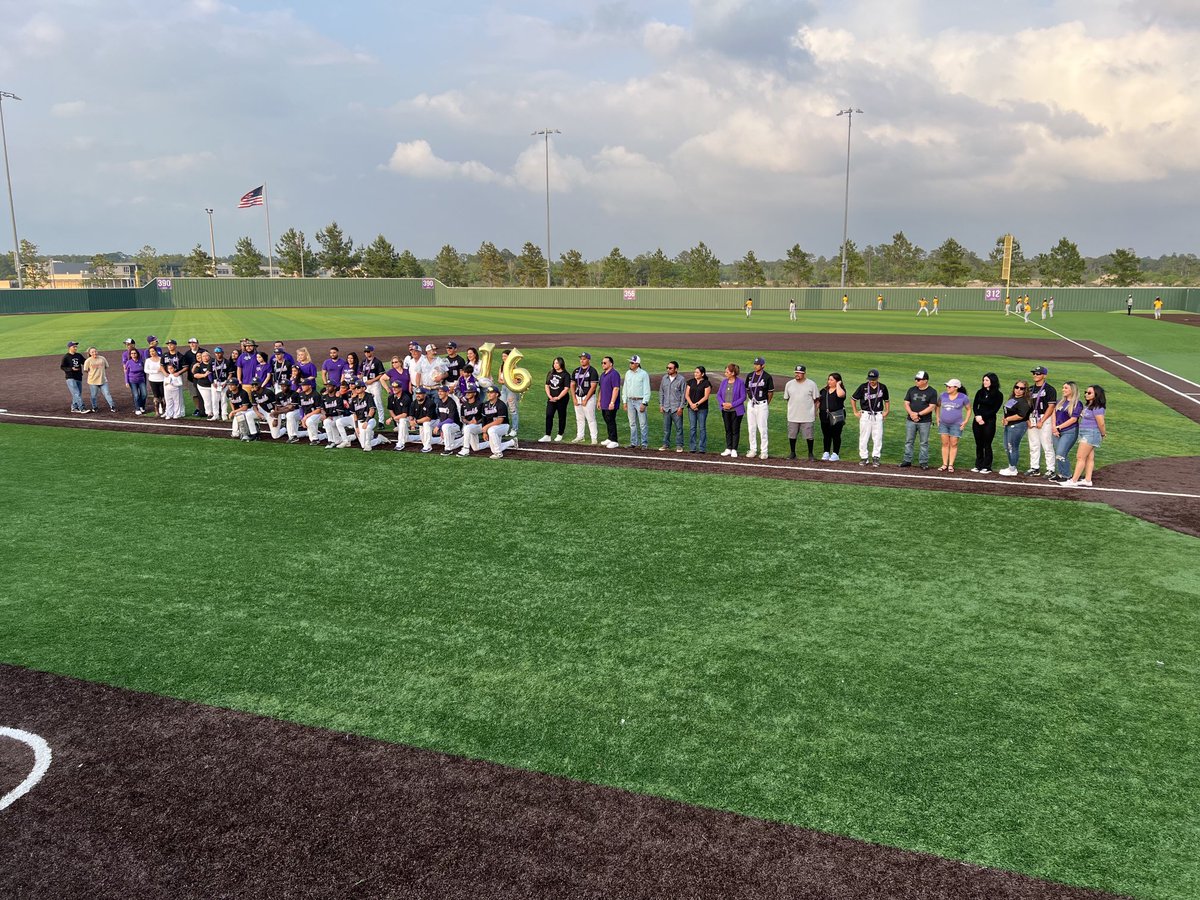 Congratulations Seniors and coaches ⁦@HumbleISD_HHS⁩