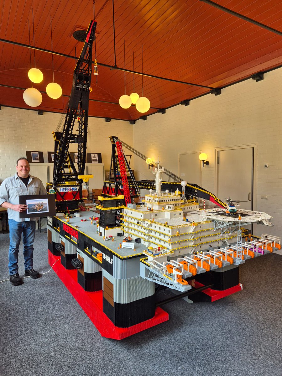 Massive LEGO Crane Ship

Created by Marco de Vries in the Netherlands