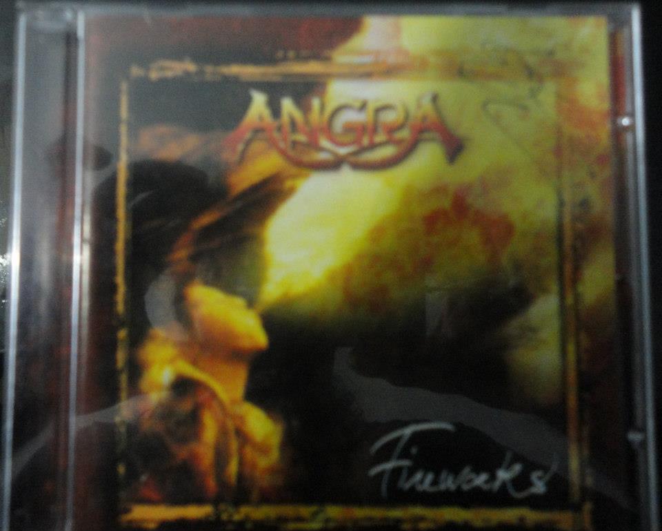 #NowPlaying Angra - Fireworks 1998
#angra #angraband #kikoloureiro #andrematos #andrematosmaestrodorock #compactdisc #compactdisccollection #recordcollection #recordcollector