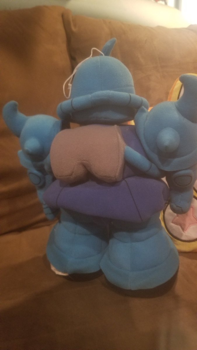 MomonUfo's tweet photo. Mommy, can I sleep with my MS-07B Gouf tonight?
I cant believe this got here from Japan in literally 2 days.
Do any of my friends know about cleaning rare stuffies? This guy is a little bit dirty in spots. #MS07 #Gouf #gundam #ガンダム https://t.co/1KWZc90JGj