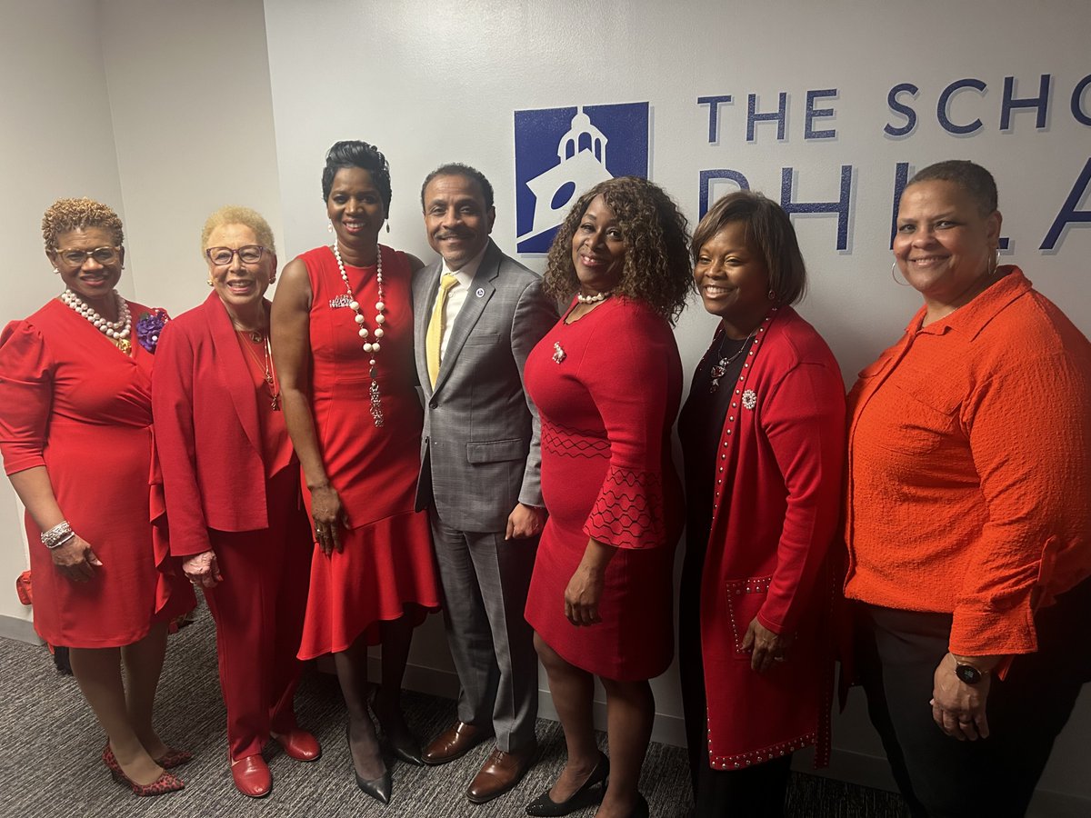 Thank you to the members of @dstinc1913 @PhilaAlumnaeDST and @kapsi1911, as well as to Dr. Wilfreta Baugh and Jarvis McCarther, Co-executors of the Dr. Constance E. Clayton Estate, for joining us in this celebration. #PHLED @GreatCitySchls