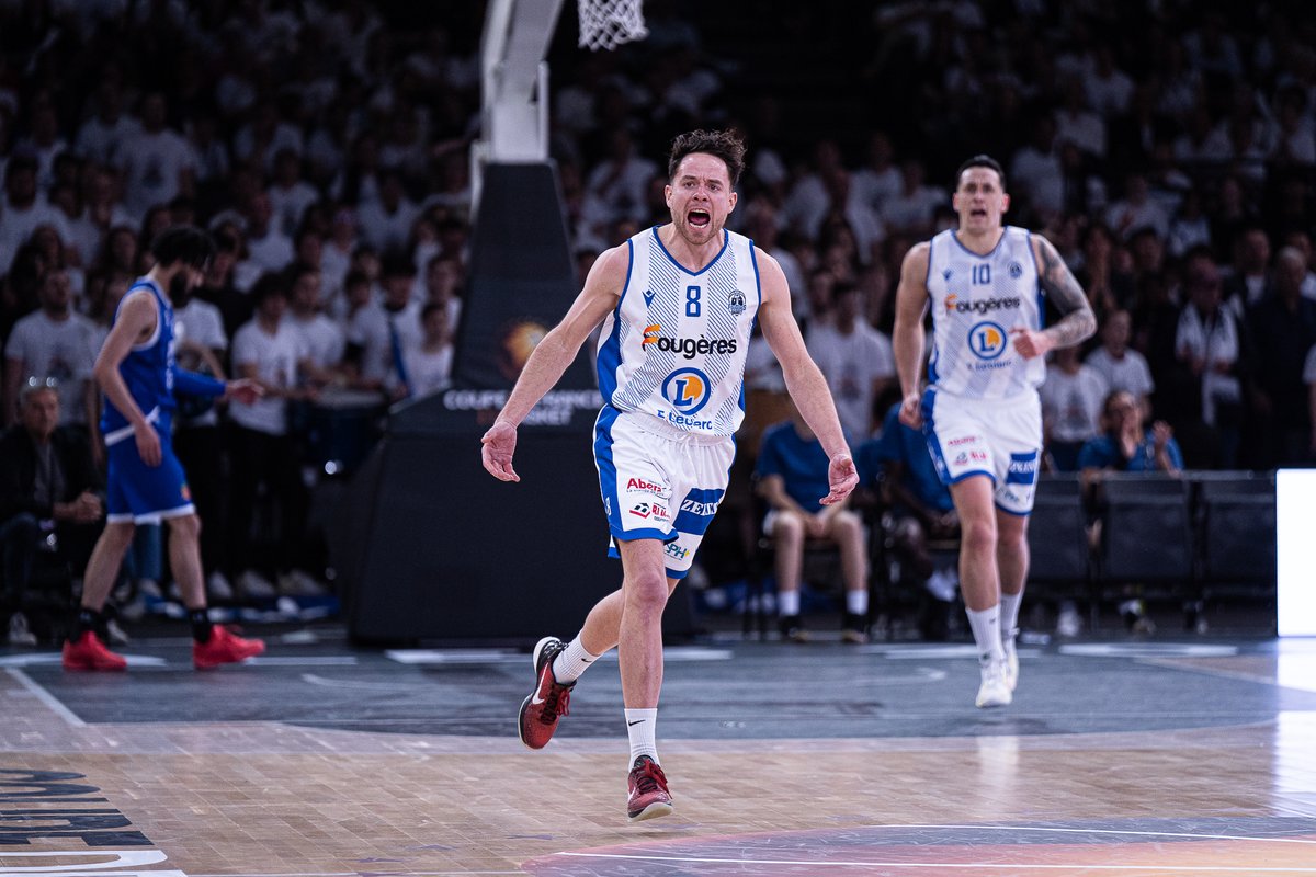 🌟 Et un, et deux, et trois Trophée Coupe de France pour Fougères ! #CDFBasket 

💢 "Ce qui fait notre force, c’est notre état d’esprit", soulignait l'entraîneur breton Mathieu Lemercier

🏔️ Pays de Fougères sera lancé pour tenter d'accéder à la #NM1

📰 bebasket.fr/fougeres-maitr…