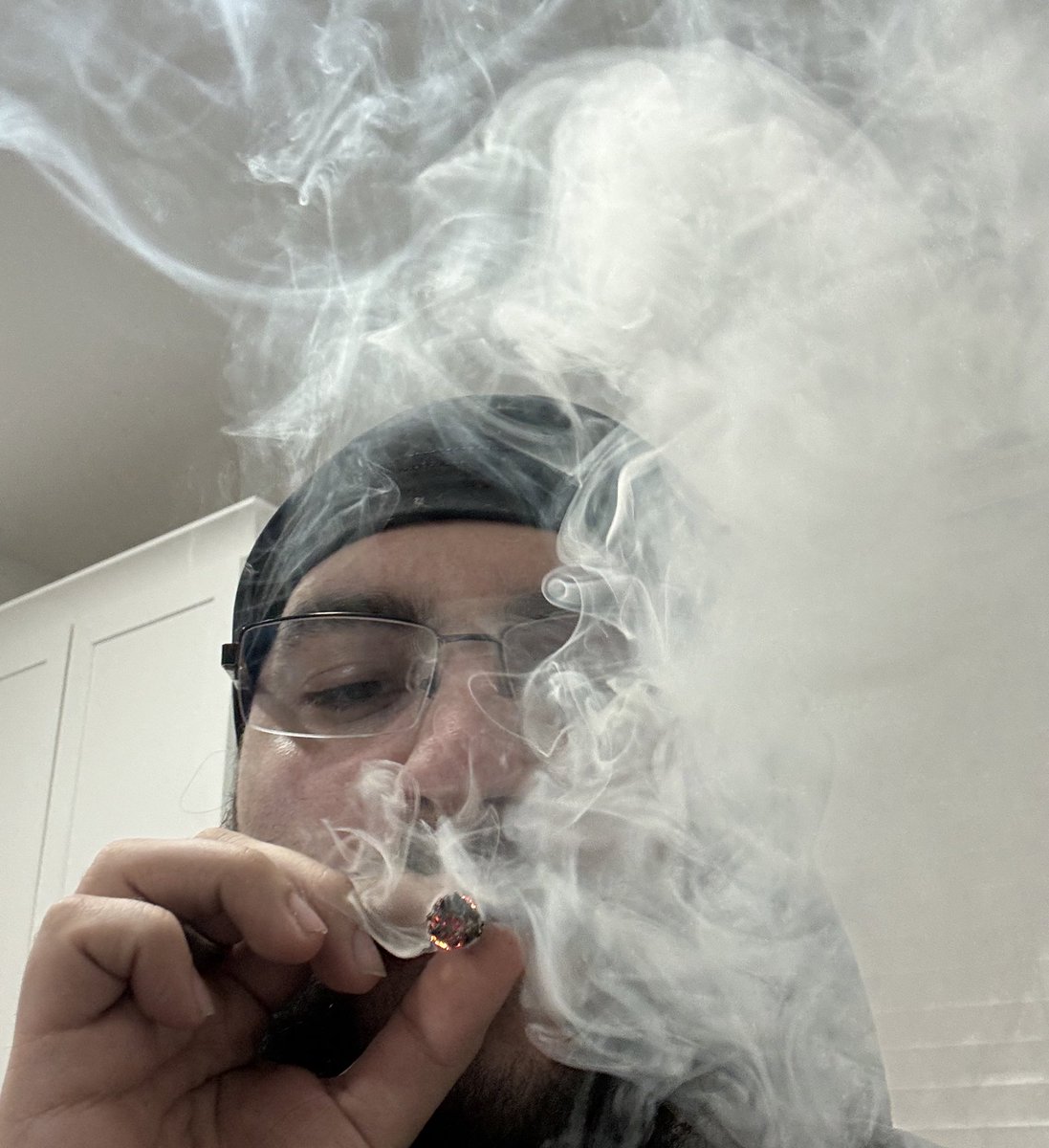 tonystatovci's tweet image. Didn’t have a lighter so I air fried the joint.. shit worked fr