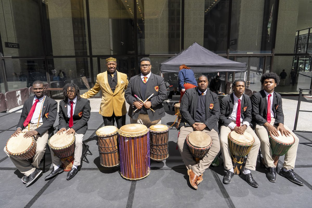 UrbanPrep's tweet image. 🎓✨ Celebrating Signing Day 2024 with Urban Prep! 🎓✨

 With 100% college admission &amp;amp; $10M+ in scholarships, our students defy stereotypes.

At Urban Prep, #WeBelieve in their limitless potential. 🌟

Swipe to witness the excitement!

#SigningDay2024 #UrbanPrep