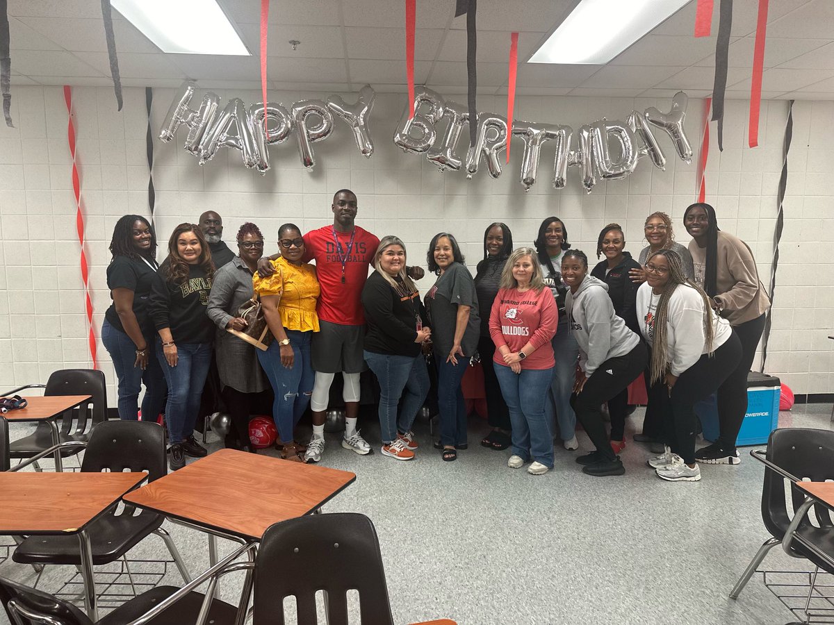 Shoutout to Davis Wild Thingz & the counselors for the birthday celebration! It was much appreciated! @lindafo95787628 @AnersonBranh @mrsjb_counselor @AlmaUriegas #BOD