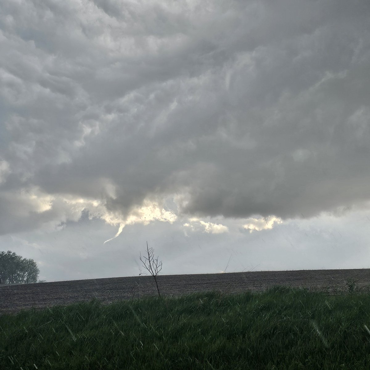 Funnel cloud near Conception Junction MO. @NWSKansasCity @NickBenderKMBC @JacobLanierWx @ryanhallyall #MOwx