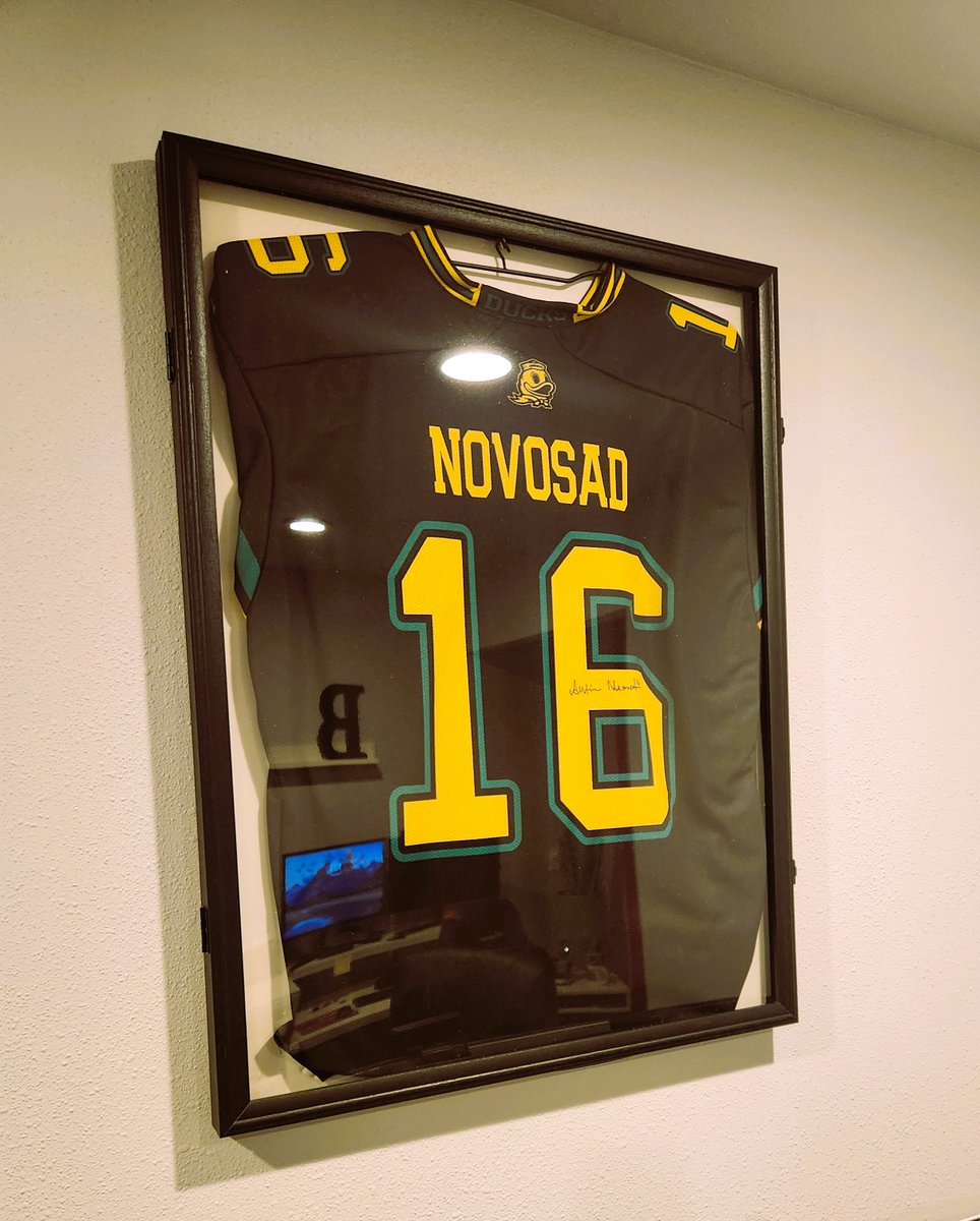 BESTRoofingOR's tweet photo. Great chatting with Austin Novosad today today about NIL, prepping now vs last year as a true freshman, and leaders like Bo Nix who helped him in his growth.  We got some good footage coming soon and giveaway merch locked and loaded for some lucky fans...good luck @Austin2novosad in tomorrows spring game!

#GoDucks 
#BEST