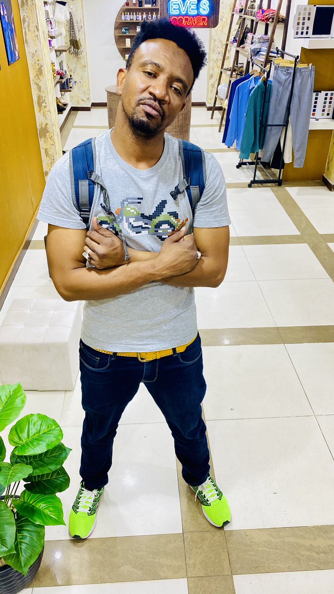 عمري 32 الشكل 22😂😂