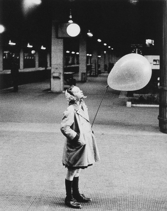 'No es la eternidad, pero es el instante, que, después de todo, es su único sucedáneo verdadero'. 
'La tregua', Mario Benedetti 
📷Heinz Held