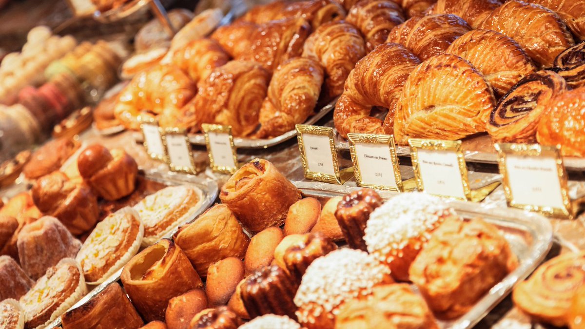🌍🥐 Craving a delicious journey around the world? Indulge your senses with our tantalizing blog post exploring pastries from around the globe! Dive in and discover the irresistible flavors that unite us all: ow.ly/t23A50Rohmh #Pastries #WorldCuisine #SweetJourney