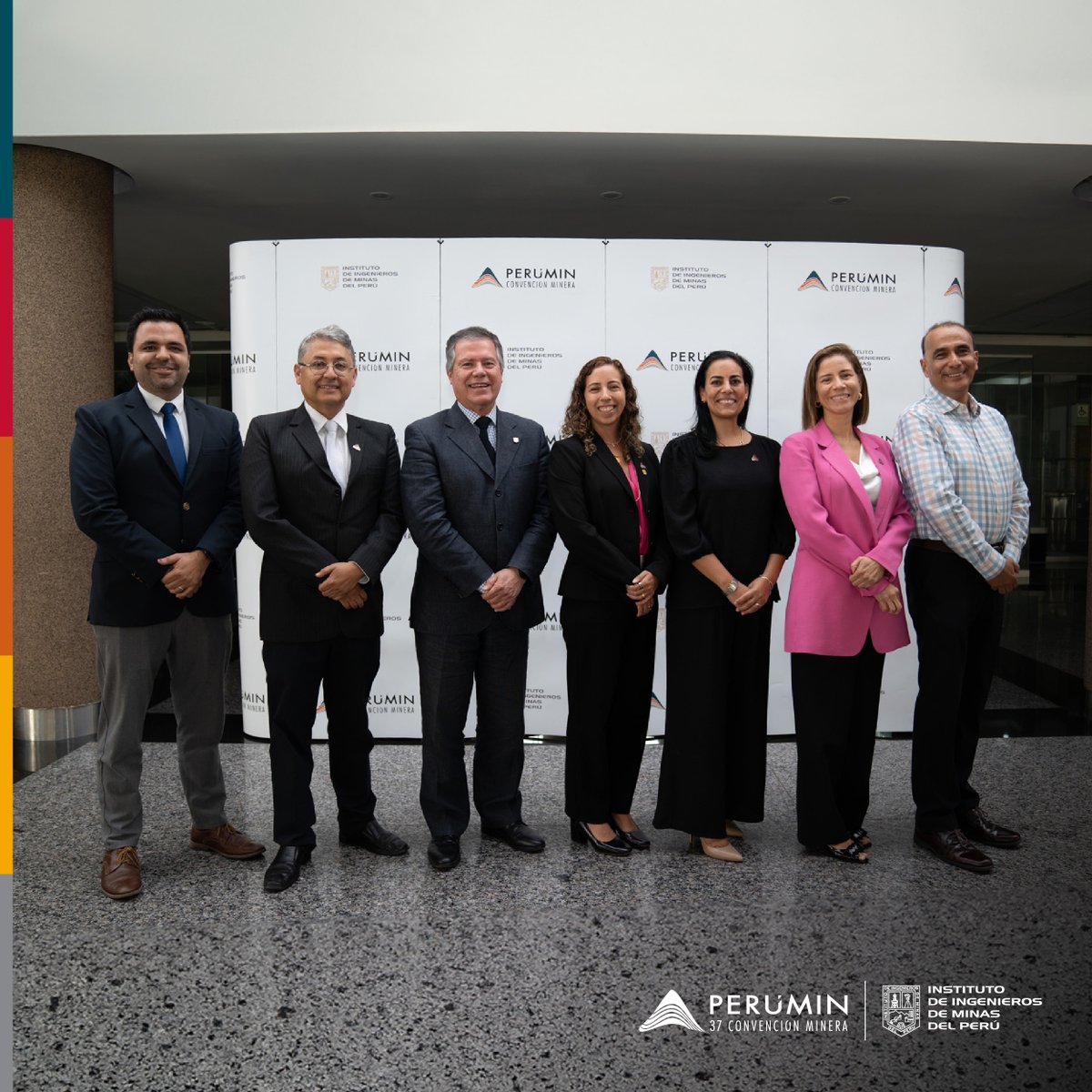 PeruminOficial's tweet photo. ¡Los miembros del Comité Organizador de #PERUMIN37, presidido por Jimena Sologuren, se reunieron este 25 de abril para discutir los planes y avances de PERUMIN 37, Convención Minera líder en Latinoamérica y el mundo!
#Perumin #RumboAPerumin #PeruminInspira #PeruminHub #IIMP https://t.co/MOuf3Omc6u
