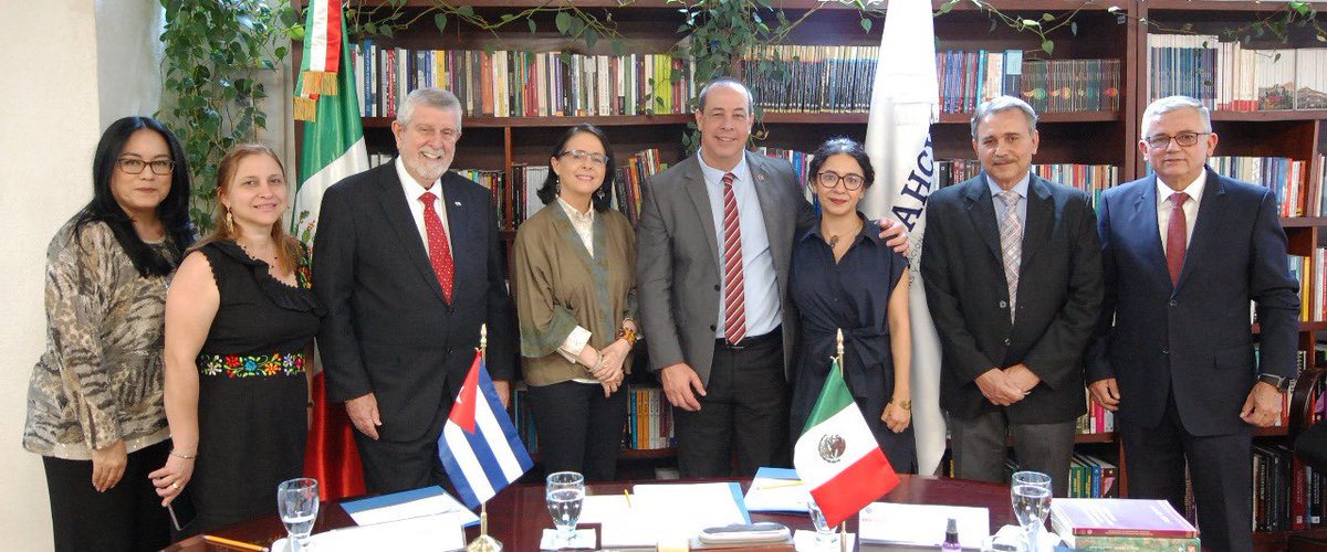 El ministro de @MINSAPCuba 🇨🇺, @japortalmiranda, sostuvo un excelente encuentro con la Directora General de CONAHCYT, Dra. Maria Elena Álvarez- Buylla, donde se intercambió sobre los proyectos de cooperación bilateral y otros campos que se pudieran abrir próximamente.