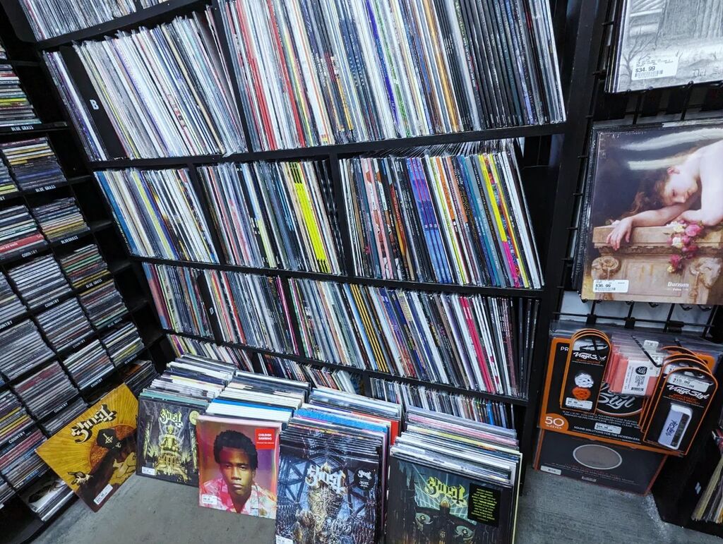 #RECORDS #newarrivals #vinyl #vinylrecords #universal #vinyljunkie #vinylcollection #vinylcollector #vinylcommunity #recordcollection #RECORD #recordsforsale #recordshopping #comeseeus #comevisit #comevisitus #Tennessee #recordstore #records #vinyl #RADI… instagr.am/p/C6PncNYtzKv/