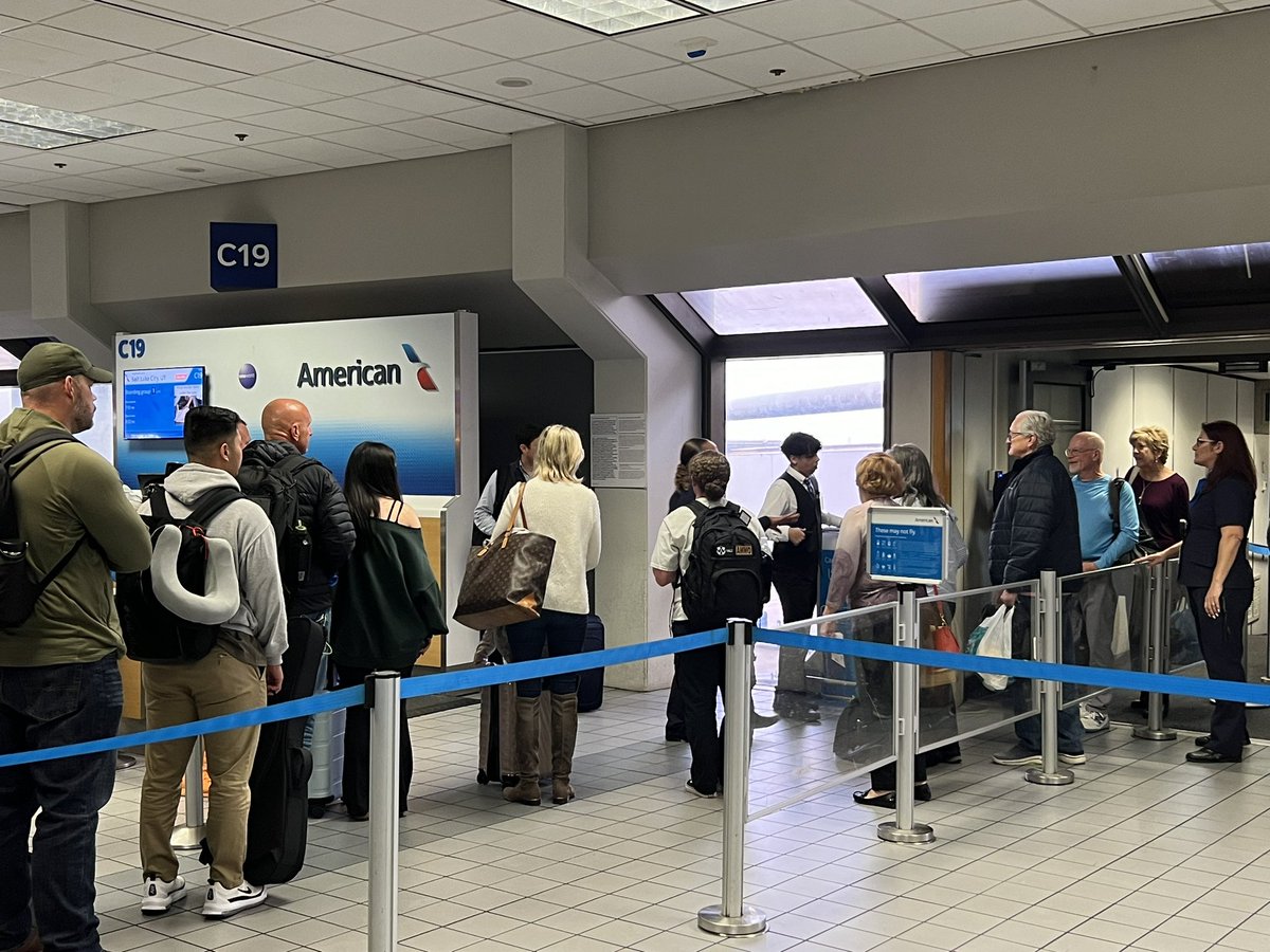 .<a href="/AmericanAir/">americanair</a> is having everyone de-plane again. Apparently, there’s not enough pilots. “Worst flight ever,” heard by elderly woman being de-planed for the second time today.