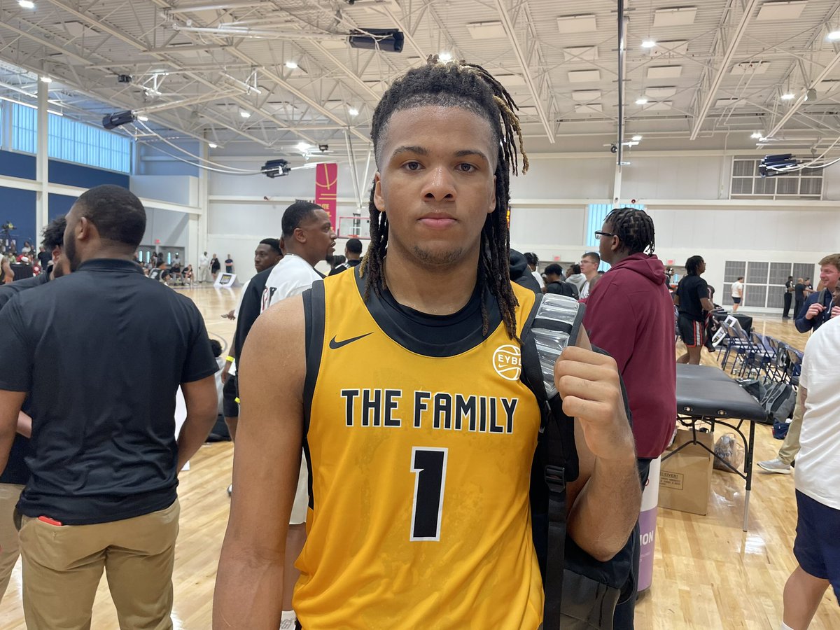 JeffRabjohns's tweet photo. Really nice game from 2025 guard Trey McKenney (@mckenneytrey1) to open his @NikeEYB season. Hit 3s, created for others, defended, helped his team rally from a 15-point deficit to a 90-81 win. https://t.co/r0smw2ArCQ