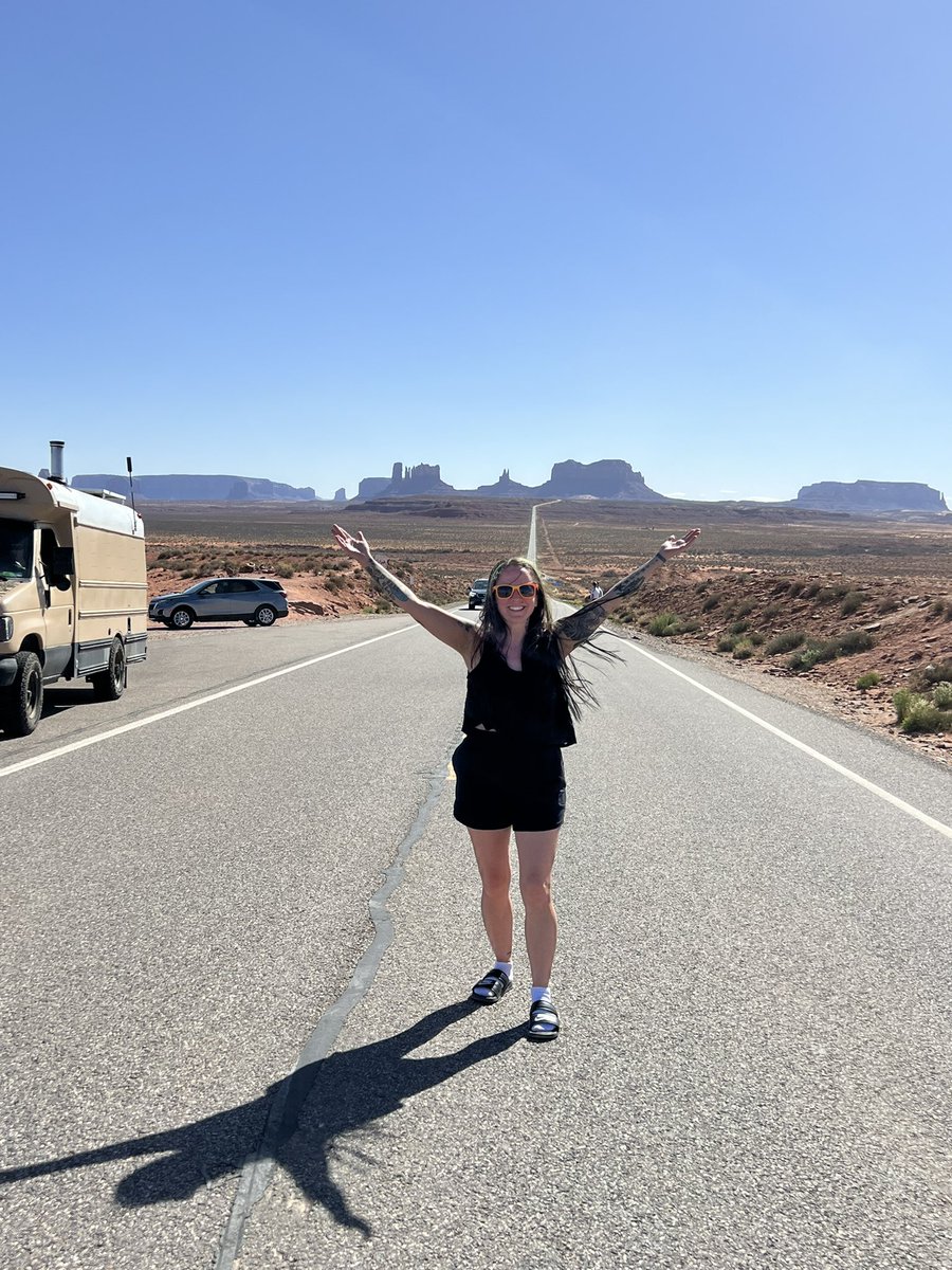 Forest Gump point! 🏃🙂🏜️ #monumentvalley #utah