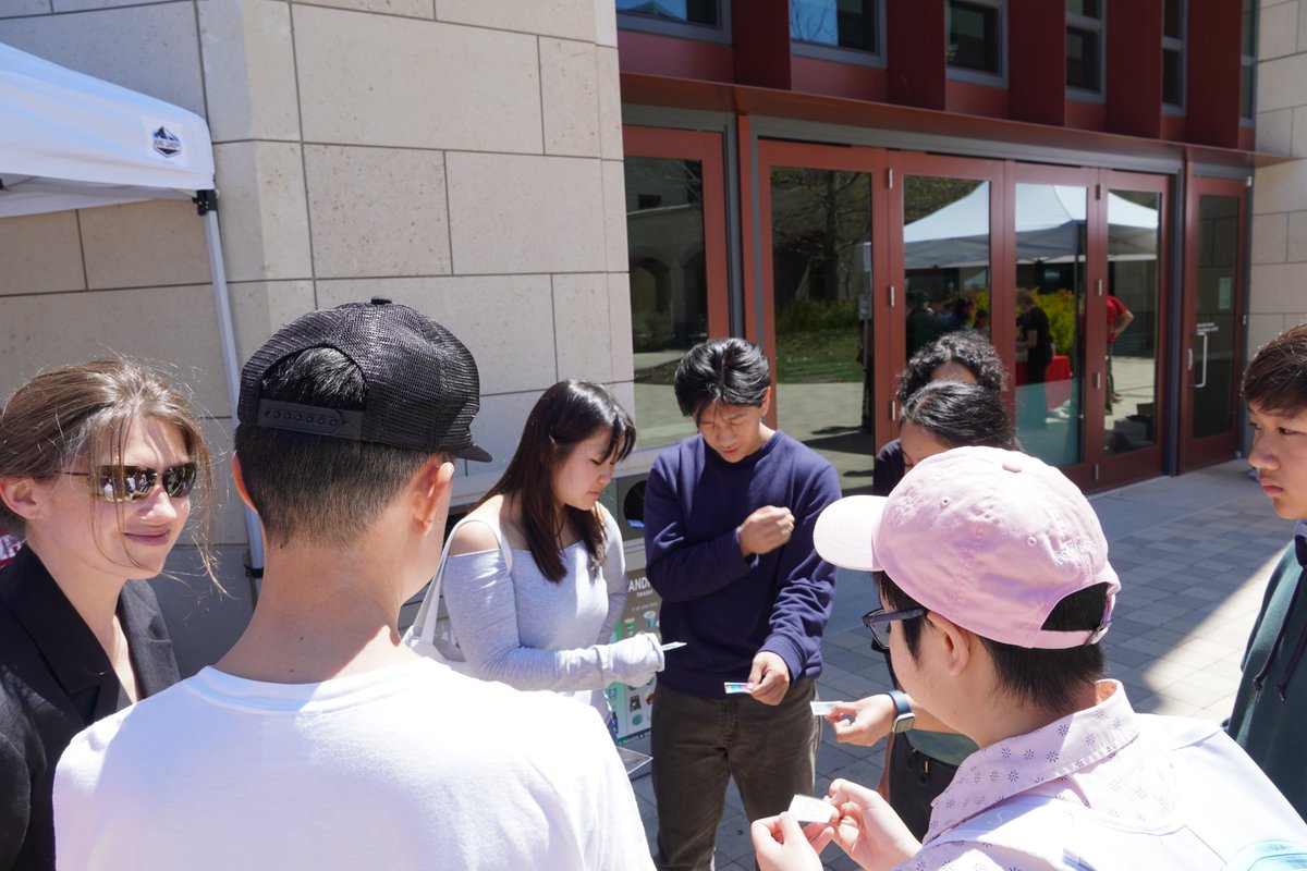 nanostanford's tweet photo. Last weekend, @Stanford hosted a community #STEMfest featuring 20+ interactive stations, tours, and demos. Nano@stanford had the pleasure of hosting a booth with various activities, even giving visitors a chance to explore the micro- and nano- world using our tabletop SEM! https://t.co/YTGt0qqAtQ