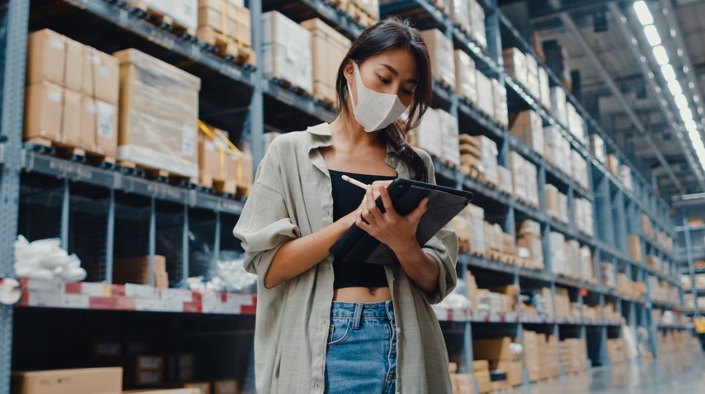 Use an inventory management system to automate the tracking and ordering of inventory, with this you can save time and money. Read more 👉 lttr.ai/AR5sB #ImprovedCustomerSatisfaction #MeetCustomerDemand #InventoryManagementSystems