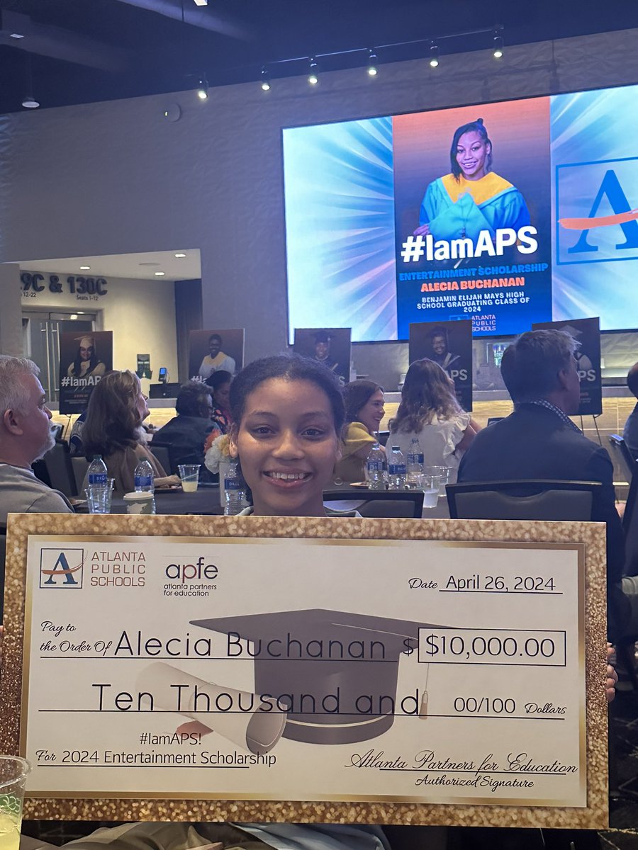 Congrats to our aMAYSing scholar, Alecia Buchanan. She was just awarded the Entertainment Scholarship. @BEMaysPRIDE @apsupdate