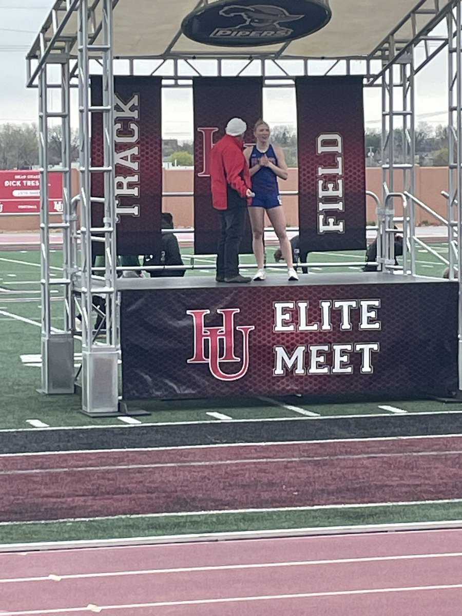 rexmetzger17's tweet photo. What a night @BrynnBakken‼️ Fastest 100m time in Elite Meet history 🚨 https://t.co/4SnM3U5aID