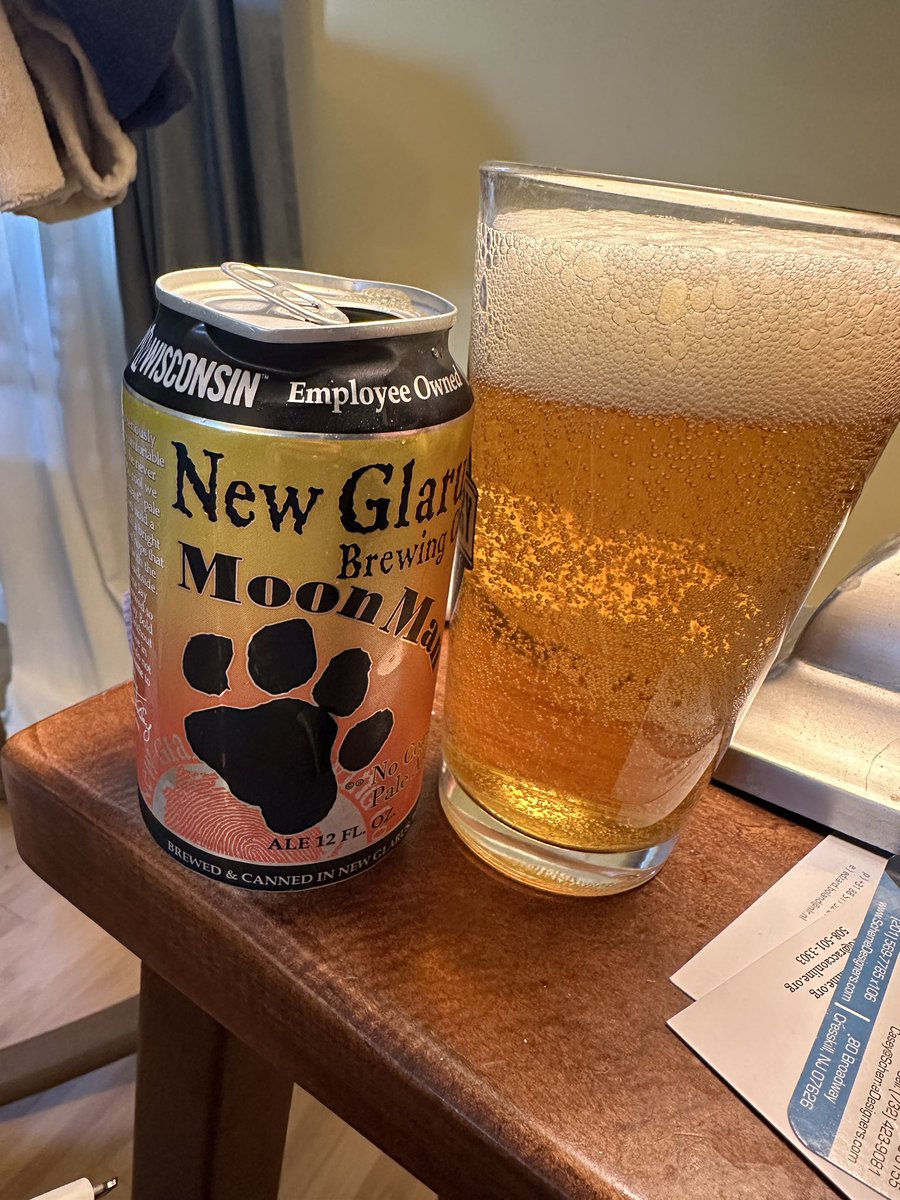 Starting off the FriYay eve with a Moon Man…. @newglarusbrew from last summer so in need of quaffing. #WIBeer #beer #bière #пиво #cerveja #cervesa #cerveza #craftbeer #BeerForStrangeClimates